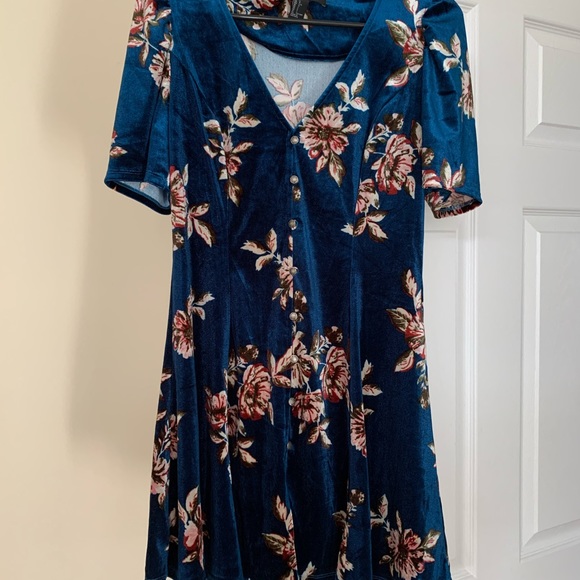 Contemporary forever 21 dress - Picture 2 of 2